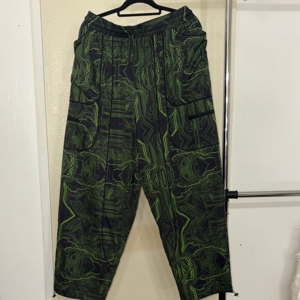 #68 Men's Green Patterned Pants